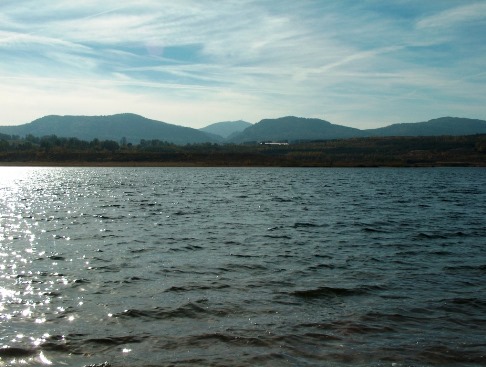 Blick vom Olbersdorfer See ins Zittauer Gebirge